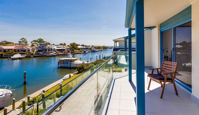 Locanda: A welcoming and beautifully presented home located on the canals