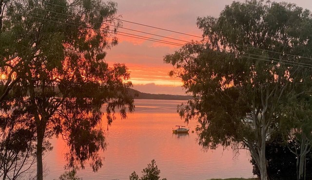 luxurious 2 bedroom unit on Maroochydore River
