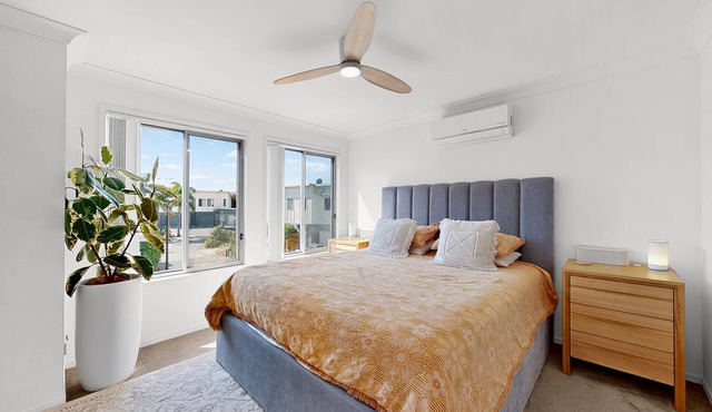Luxurious 3-bedroom townhouse with pool