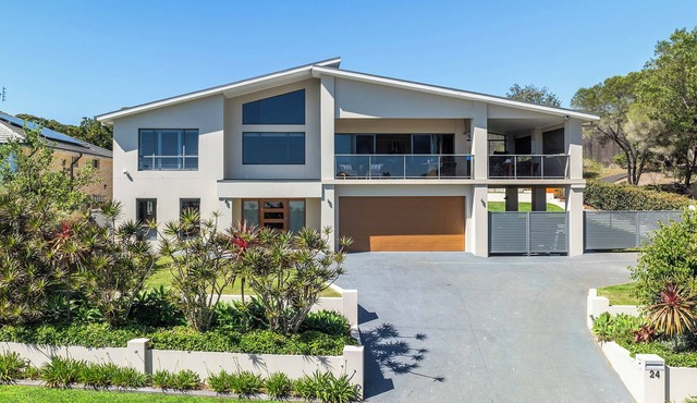 Luxurious Home with Heated Pool & Marina View