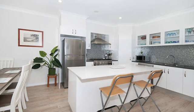LUXURY 2 BED! Spacious & central to everything! 2bed 1.5 bath, wifi, garage+