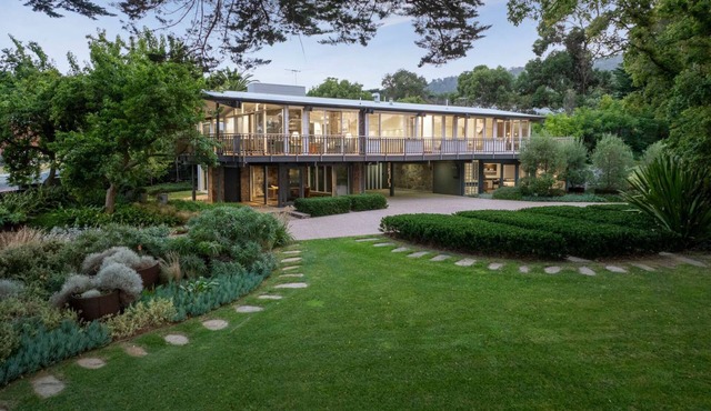 Luxury Beach House on two acres/Private Bathing Box/Botanic Like Gardens