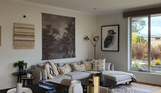 Luxury beach stay, close to the famous SA wine regions
