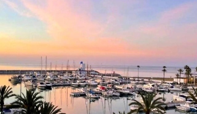 🌴 *Luxury Coastal Getaway – 2 Bed, 2 Bath Apartment with Pool Views* 🌴