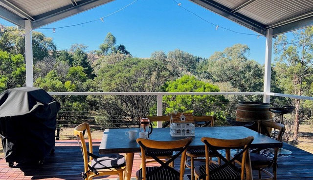 Luxury cottage located 9mins from Lake Eildon close to Mansfield & Mount Buller.