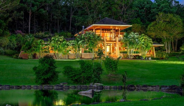 Luxury Gold Coast Mountain View Villa with pool