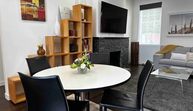 Luxury & Grandeur | Courtyard | Prime Location, Parking, 15 mins to CBD