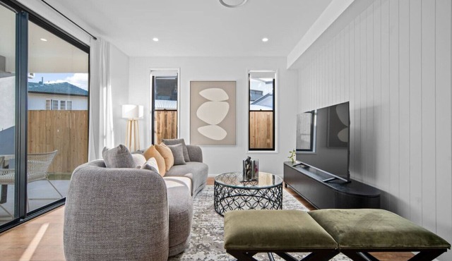 Luxury New Home| Prime Location|Easy City Access