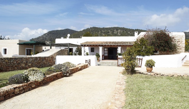 Luxury villa 6 double rooms. Classic Ibizan rustic-style finca