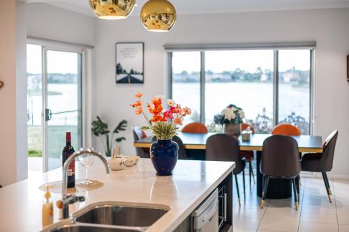 Luxury Waterfront Villa in Sanctuary Lakes