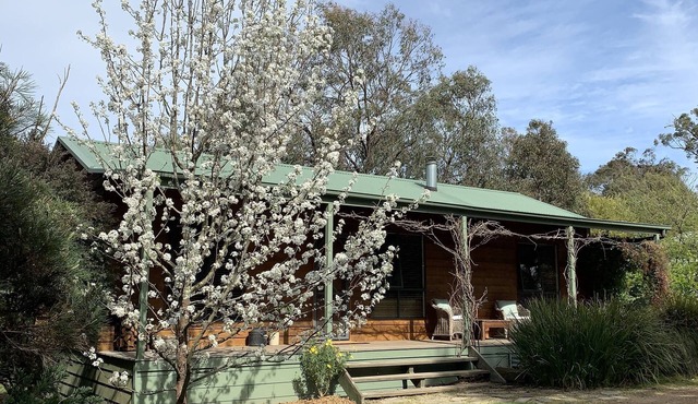 Maddens Cottage - Relax in the heart of the Yarra Valley wine district.