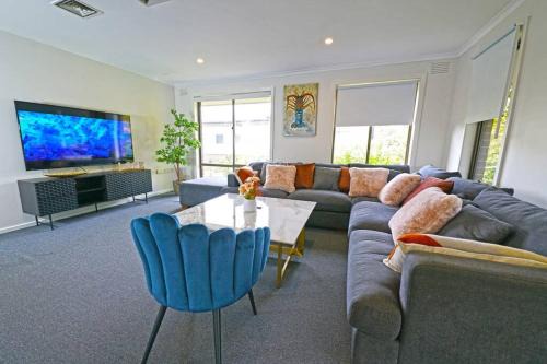 Maroondah 3BR Brick Entire Home Free Wi-Fi Parking