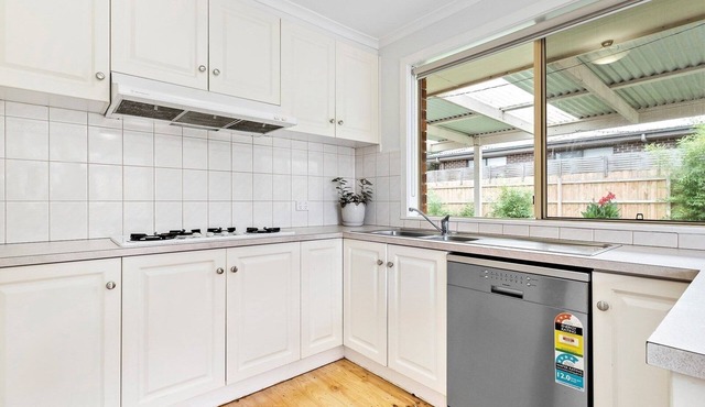 Maroondah Pet Friendly 3 Bedroom House - peaceful large garden free parking