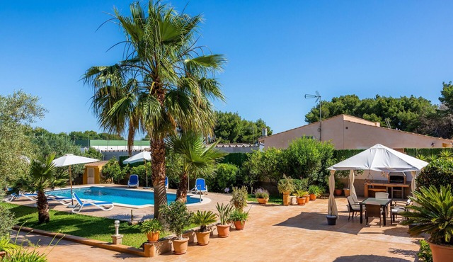 Mediterranean Chalet S'Oratge with Pool, Garden, Wi-Fi & Terrace