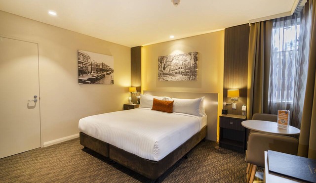 Mercure Orange in Orange