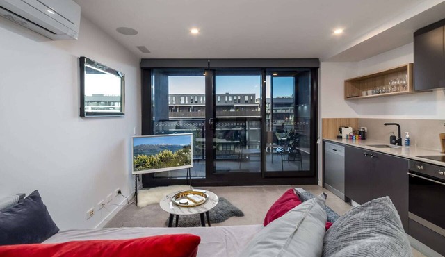 Modern 1-Bed Apartment With Pool And Sauna