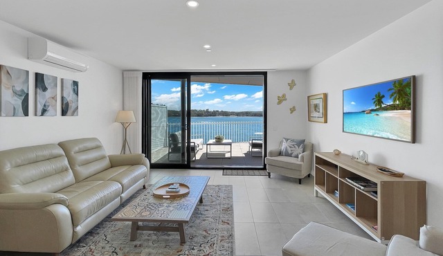 Modern 2-Bedroom Apartment with Pool Access in Batemans Bay