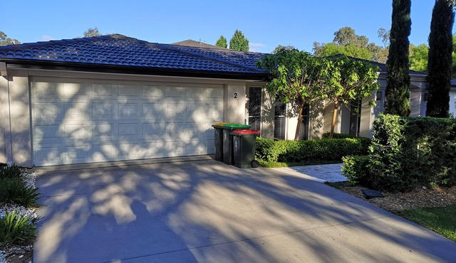 Modern 2BR/1BA/2+CAR Home in Central Canberra