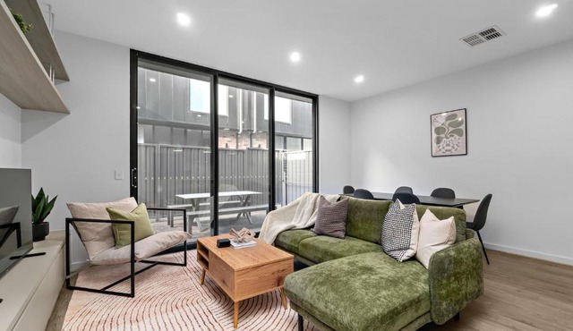 Modern 3BR Townhouse Near Adelaide CBD Workspace & Parking