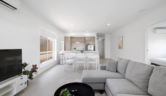 Modern 4BR Retreat | Quiet GreenBank |Big Backyard