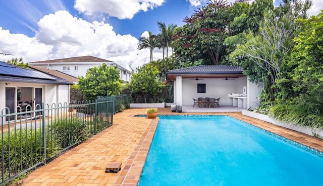 Modern 5-Bedroom House w/Outdoor Pool @Robertson