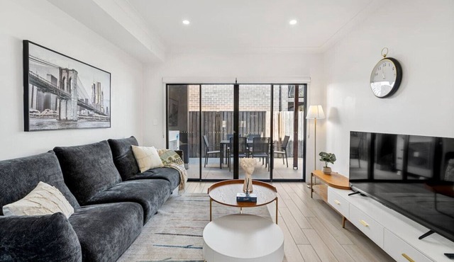 Modern 5BD Family & Friends Home | Sunnybank