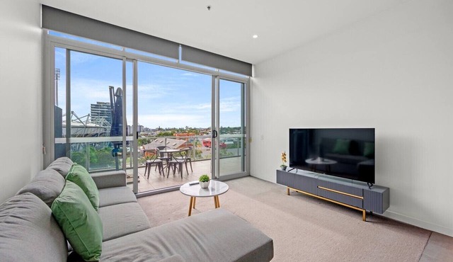 Modern Comfort with Gabba Views & Great Amenities