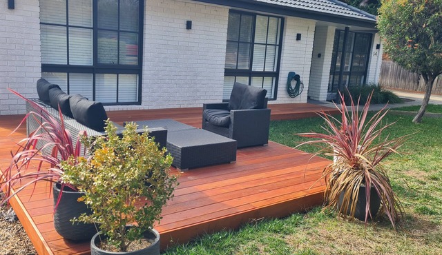 Modern, cosy, pet friendly house (3 bedrooms/2 bathrooms)