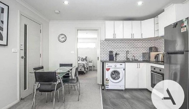 Modern cottage central location