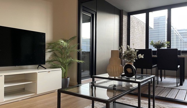 Modern Luxurious Unit in the Heart of Dickson. Fully Equipped