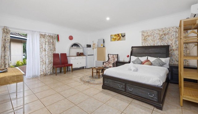 Modern Minimalist Studio｜Private Entry｜Daisy Hill