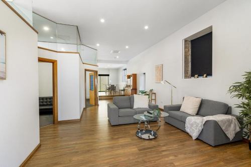 Modern refine home