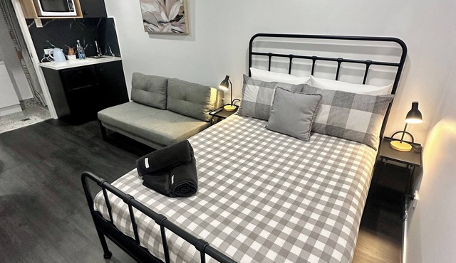 Modern Retreat | 1km walk to Cafes | Private, Pet Friendly & Stylish Comfort