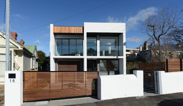 Modern Sandy Bay Apt - Close to Salamanca & CBD