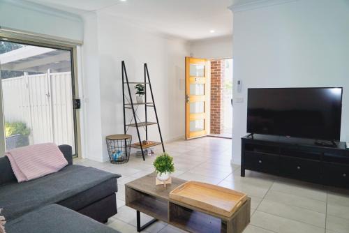 Modern style unit 2 Deer Park in Deer Park