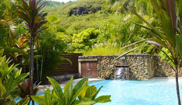 MOOREA - Waterfall Pool Coconut Domain in Pihaena