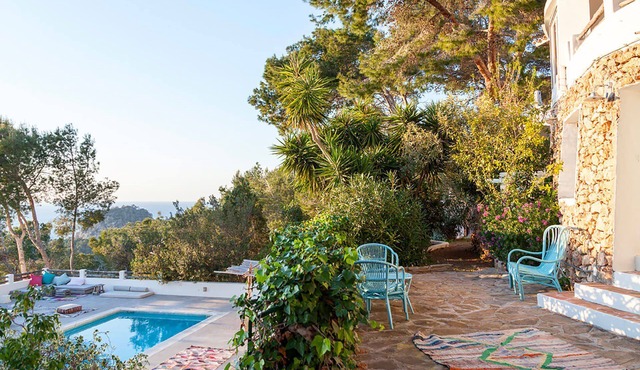 My Rental Homes | Villa Cave with garden and pool