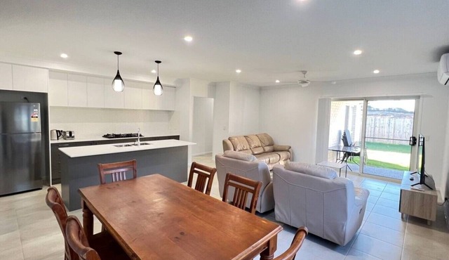 New 4Bed House master with ensuite and A/C
