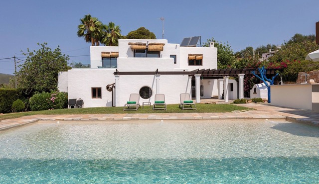 New! Villa Can Xic - Three Bedroom Villa, Sleeps 6