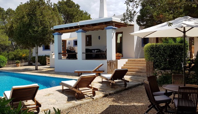 Nice house in Ibiza in natural surroundings, WIFI, bbc, pool, eco-friendly