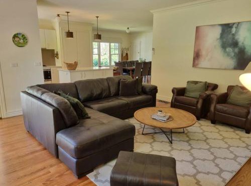 Noonan House, 5 bedrooms. Hop & skip to town