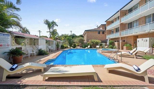 Ocean Parade 4 Stylish Two-Bedroom Holiday Apartment