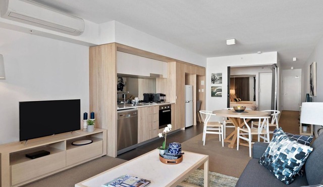 One Oak has a unique design 1 bedroom apartment with stunning European inspired pool and sundeck