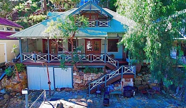 Original water front Cottage , nature, romance, fishing, boating, relaxing
