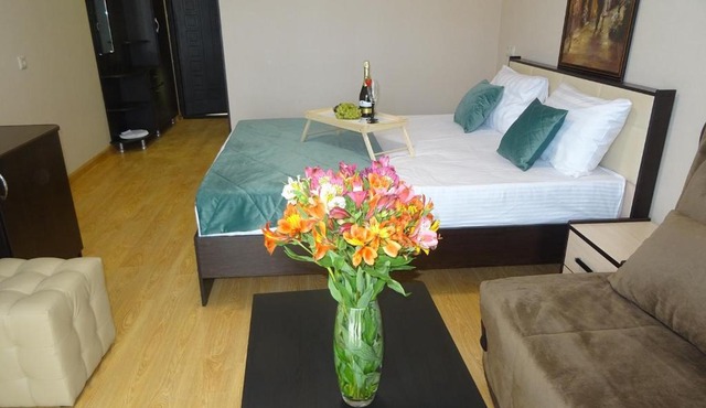 Parus Hotel in Vardane