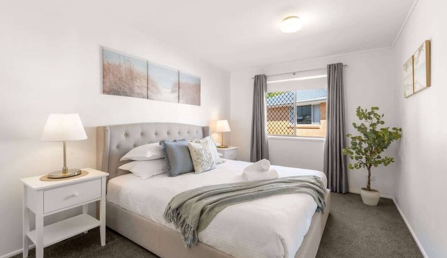 Peaceful 1-Bed Apartment in Kedron with Parking