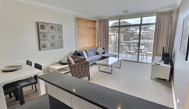 Peaceful 2-bedroom City-side