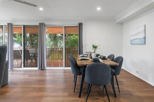 Peaceful and Convenient 4BR Family Modern Retreat
