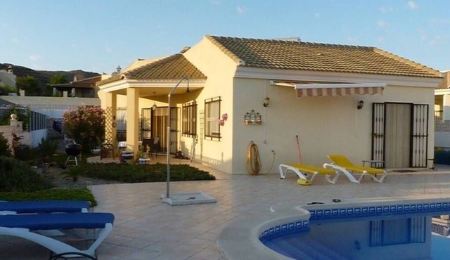 Peaceful rural retreat, private pool, stunning mountain views close to Arboleas.