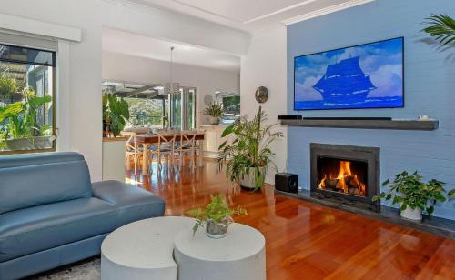 Pelican Place - absolute waterfront overlooking MoNA